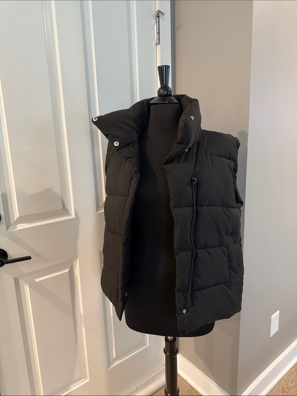Black boxy oversized puffer vest